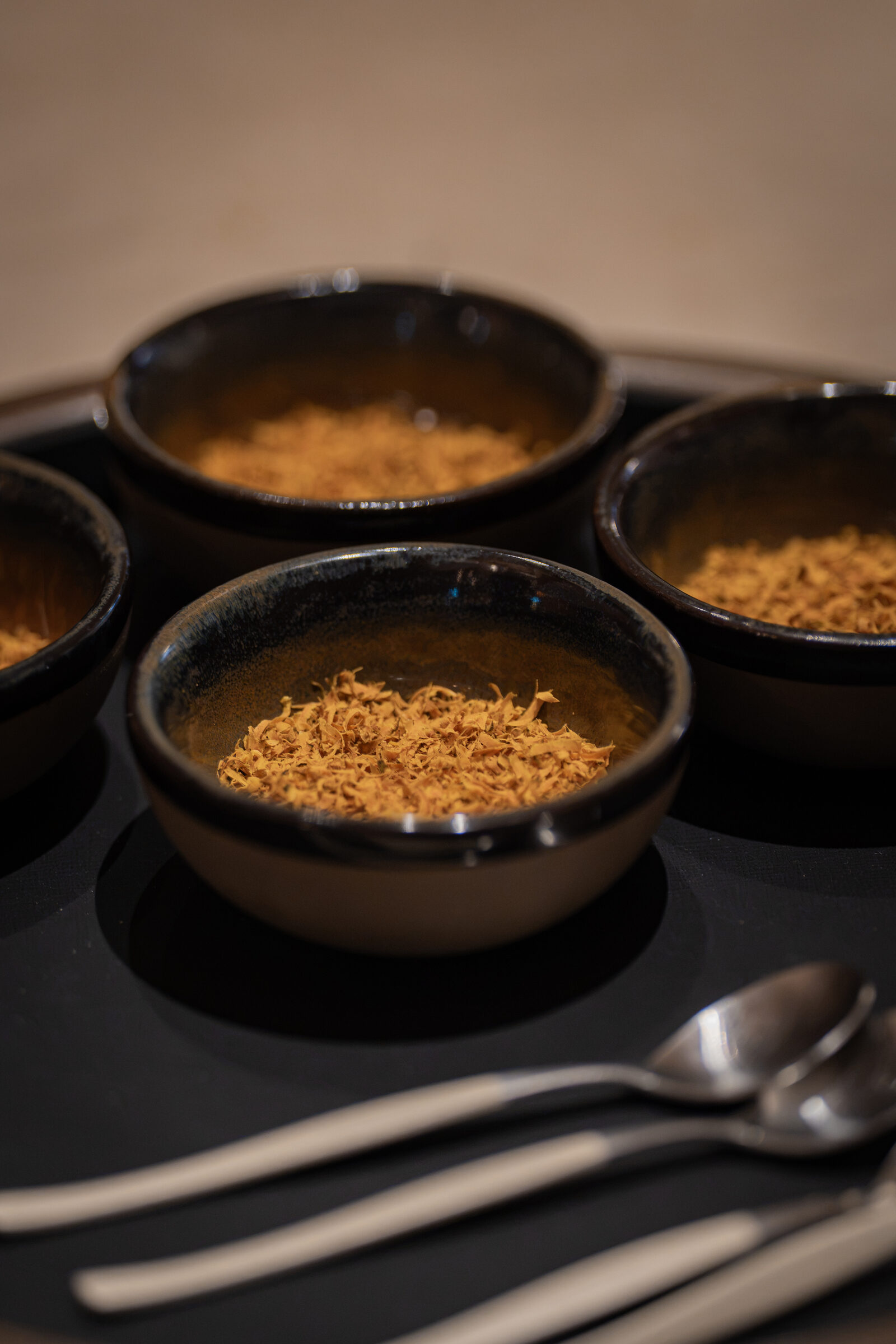 Chrysanthemum tempura, Uni XO hot sauce serving bowls